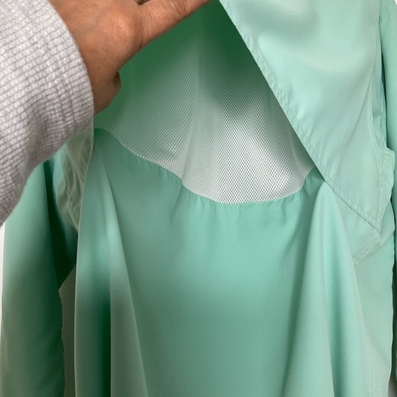 Patagonia Men's Light Weight Button Down Long Sleeve Shirt Light Green Large - Picture 6 of 16